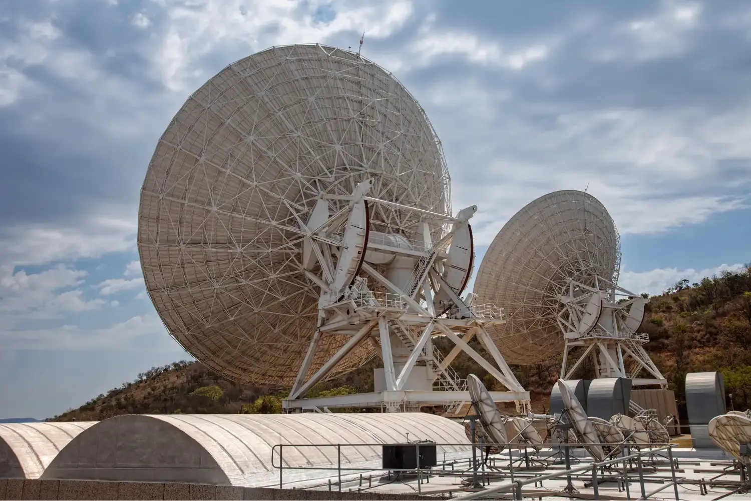 Versorgungssicherheit für militärische Liegenschaften – Strom und Energie für Kasernen & Infrastruktur Versorgungssicherheit für militärische Liegenschaften – Strom und Energie für Kasernen & Infrastruktur