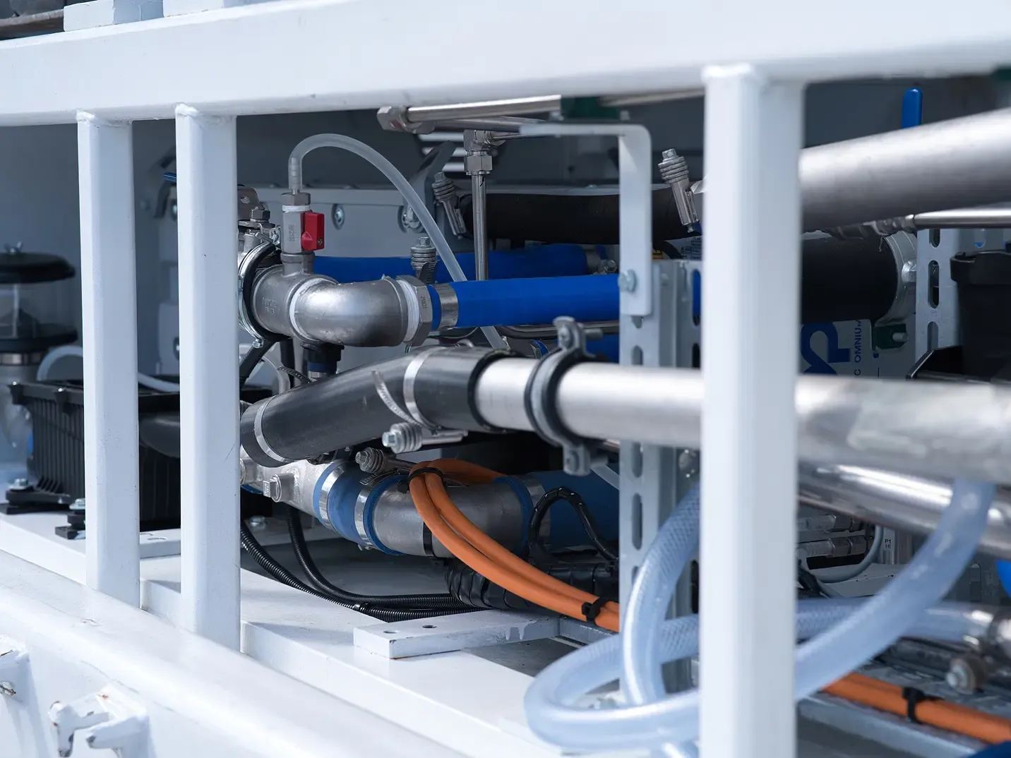 Fuel Cell Systems for a Wide Range of Industry Applications Fuel Cell Systems for a Wide Range of Industry Applications
